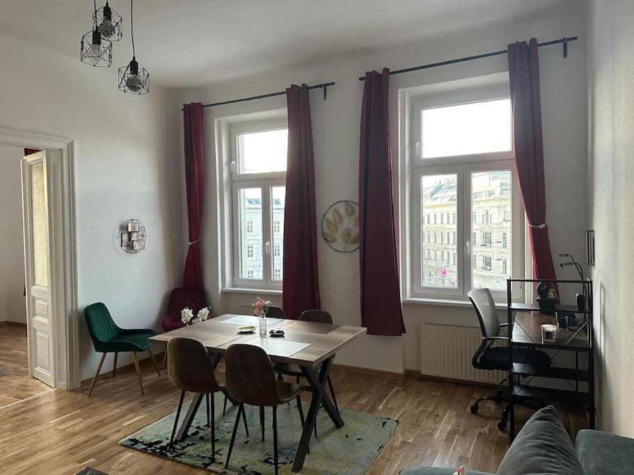 Klimatisierter Wiener Altbauflair Im Zentrum Wiens Esterno foto
