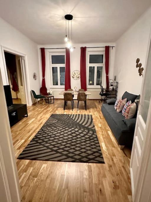 Klimatisierter Wiener Altbauflair Im Zentrum Wiens Esterno foto