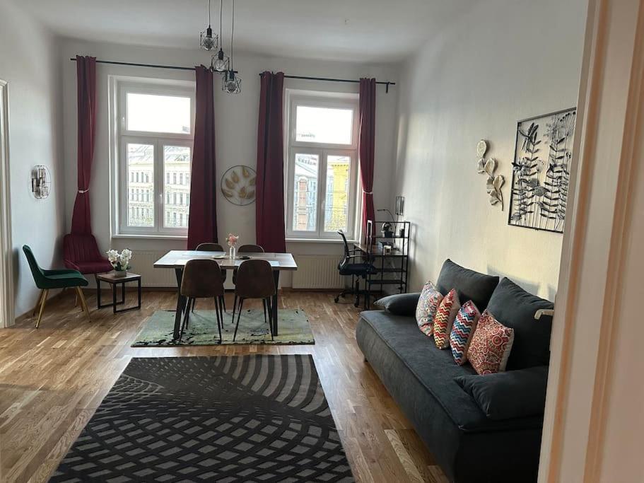 Klimatisierter Wiener Altbauflair Im Zentrum Wiens Esterno foto
